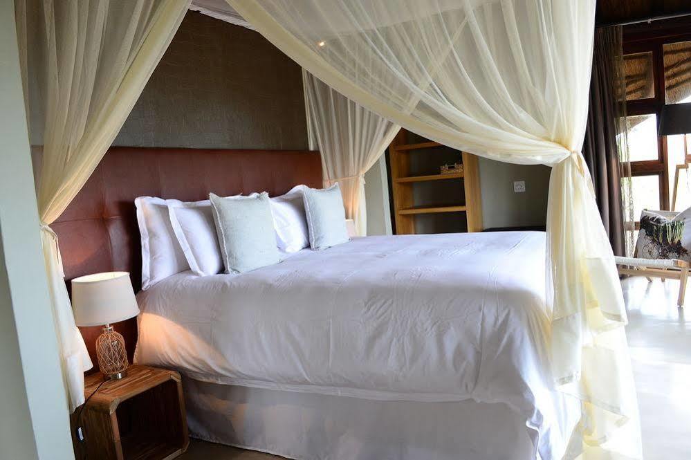 Mhondoro Safari Lodge & Villa Vaalwater Exterior photo